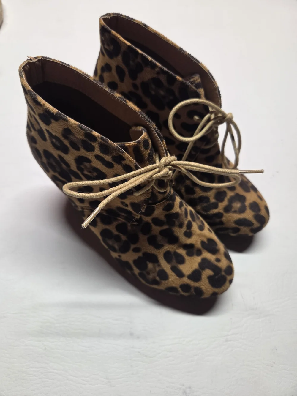 Bella Marie Leopard print booties 8.5